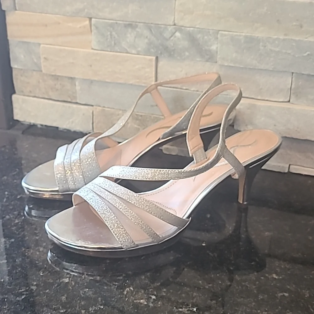 Nina, Size 8, Glitter sandal with kitten heel - Picture 2 of 6
